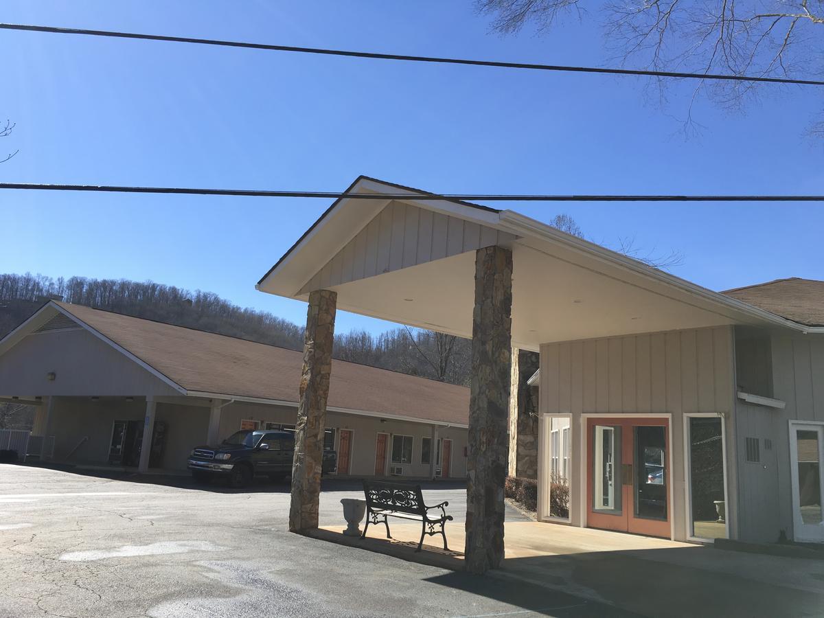 University Inn Cullowhee Eksteriør bilde