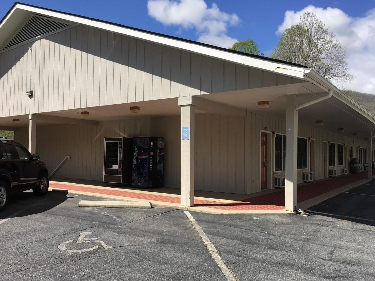 University Inn Cullowhee Eksteriør bilde